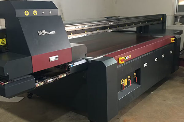 煥圖文具UV平板機功能強大 實現(xiàn)高清細膩的個性化打印1.jpg 煥圖文具UV平板機功能強大 實現(xiàn)高清細膩的個性化打印1.jpg