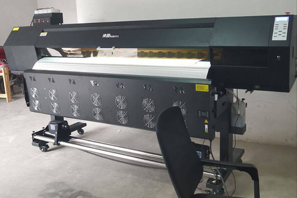 邊打邊收快干技術(shù) 煥圖寫真機(jī)讓廣告生產(chǎn)省時省心更省力.jpg