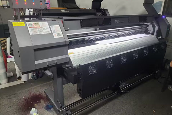 廣告店高性價比之選 煥圖寫真機助力鮮艷細膩畫面呈現(xiàn).jpg