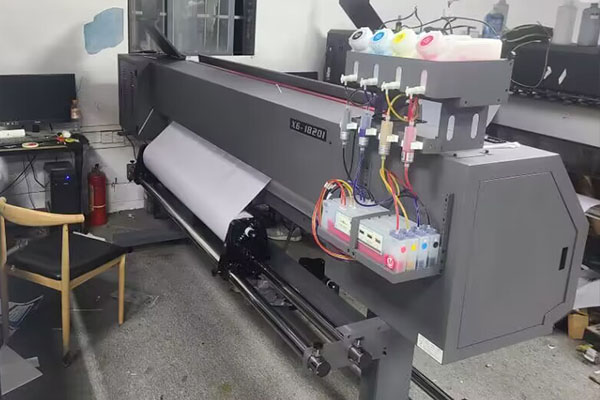 廣告店高性價比之選 煥圖寫真機助力鮮艷細膩畫面呈現(xiàn).jpg