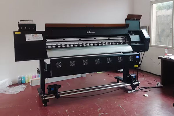 穩(wěn)定耐用的煥圖四頭寫真機 重型工業(yè)機架賦能高負荷生產(chǎn).jpg