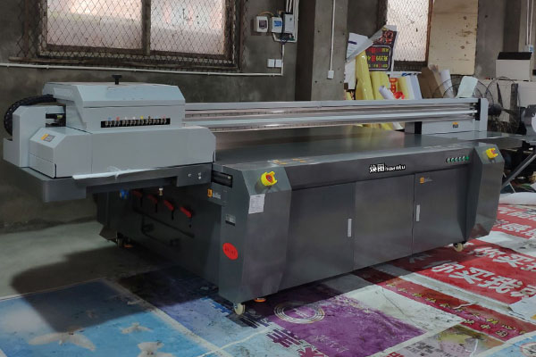 煥圖UV平板機(jī)在金屬標(biāo)識牌打印方案中的應(yīng)用優(yōu)勢.jpg 煥圖UV平板機(jī)在金屬標(biāo)識牌打印方案中的應(yīng)用優(yōu)勢.jpg