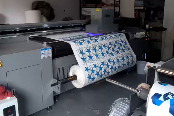 破解“脫色開(kāi)裂”魔咒 煥圖足球uv打印機(jī)提升品質(zhì)與利潤(rùn).jpg